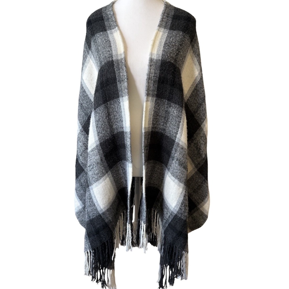 Soft Surroundings Plaid Fringe Poncho Wrap One Size‎ Black White Gray Check Cape